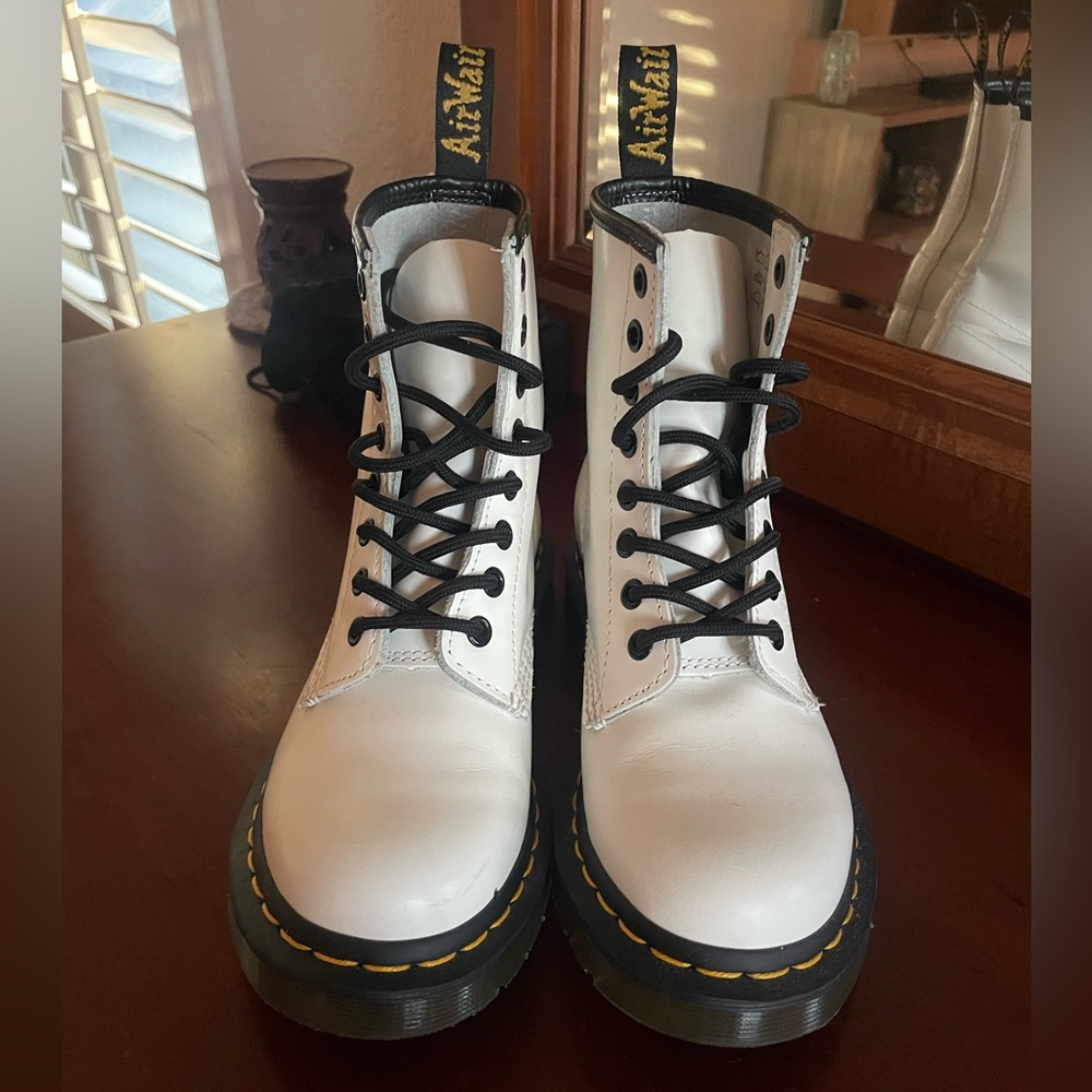 Size 5 white smooth leather lace up dr. (Doc) martens boots